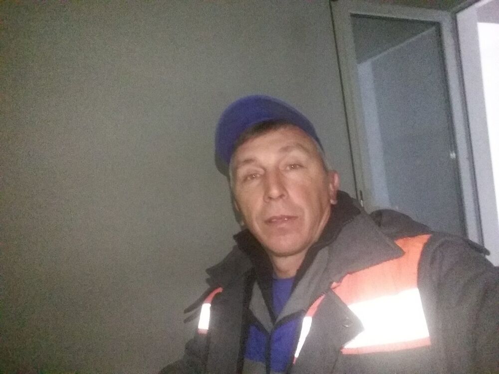  13668517  Aleksei, 47 ,    