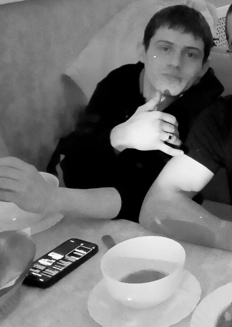  54654137  Vladislav, 20 ,    