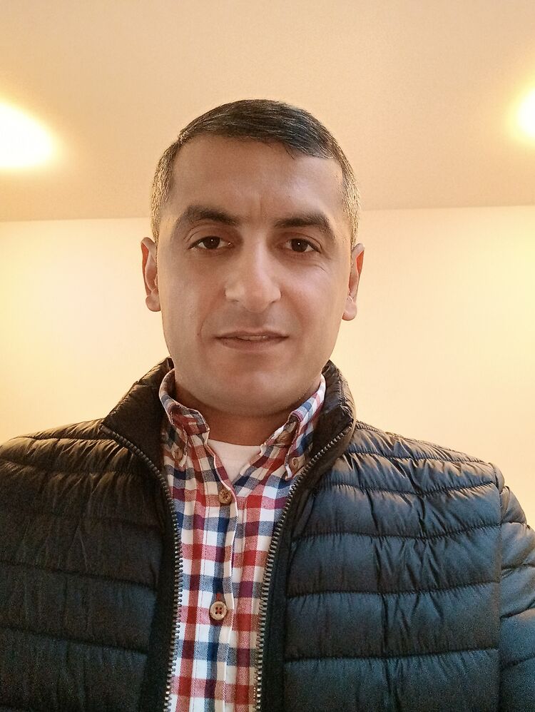  49468327  Iliadis, 37 ,    