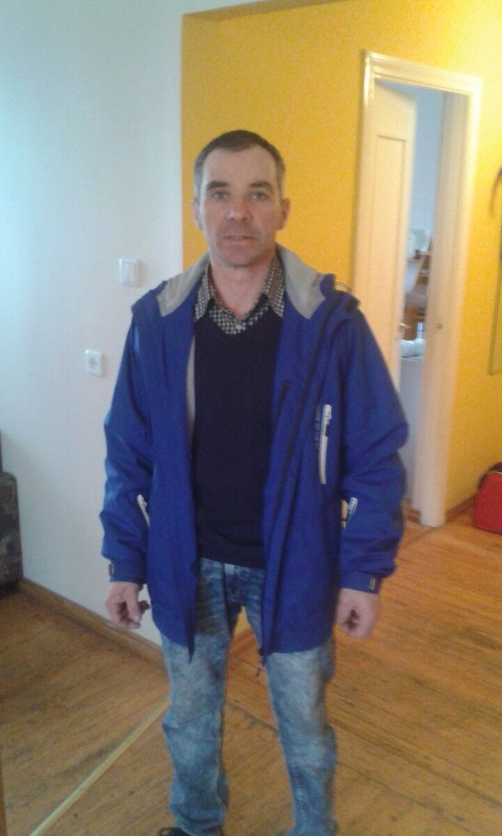  12253727  Robert, 48 ,    