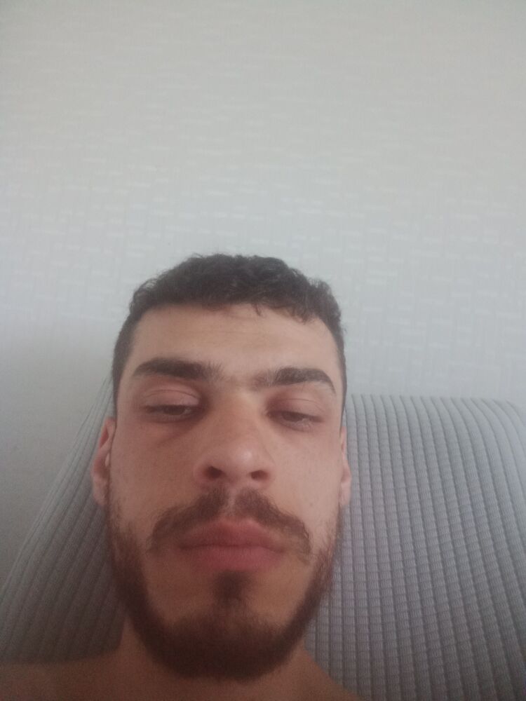  42969077  Robert, 28 ,    