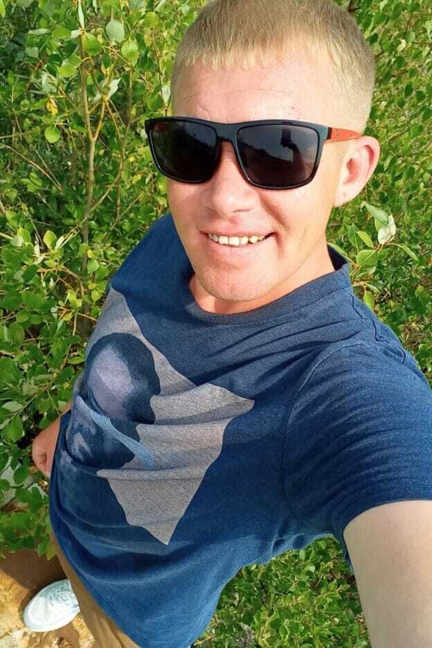  35824017  Pavel, 37 ,    -