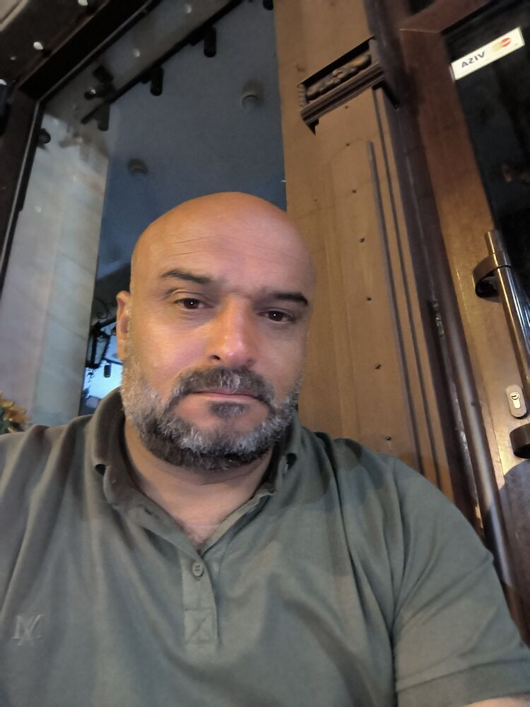  45976227  Casim, 46 ,    
