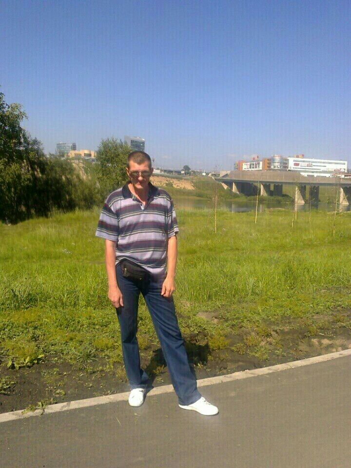  54297447  Vlad, 59 ,    