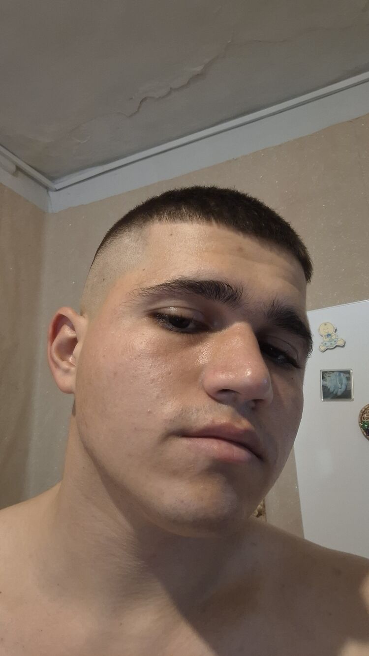  48090077  Ivan, 22 ,    