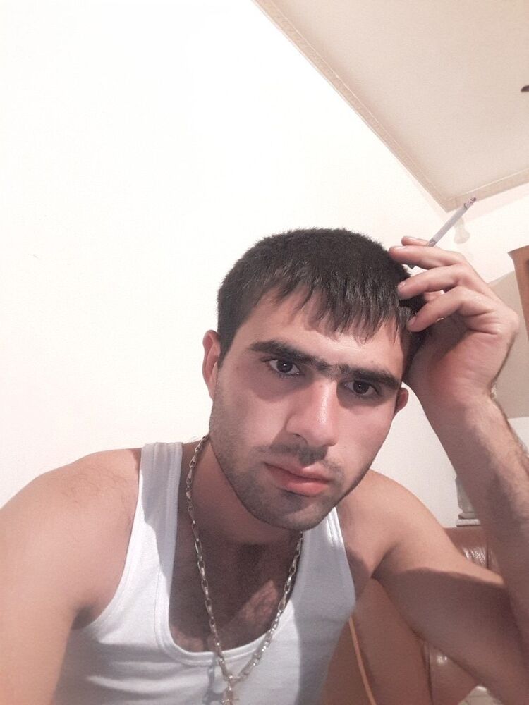  8336837  Azat, 35 ,    