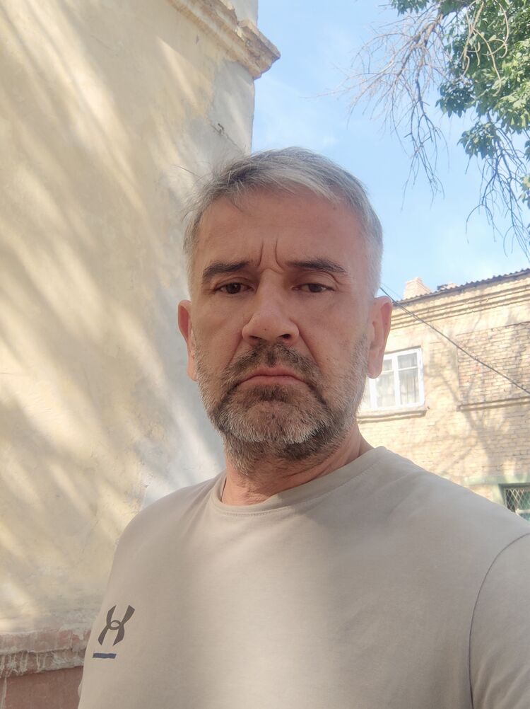  39066307  Alim, 53 ,    