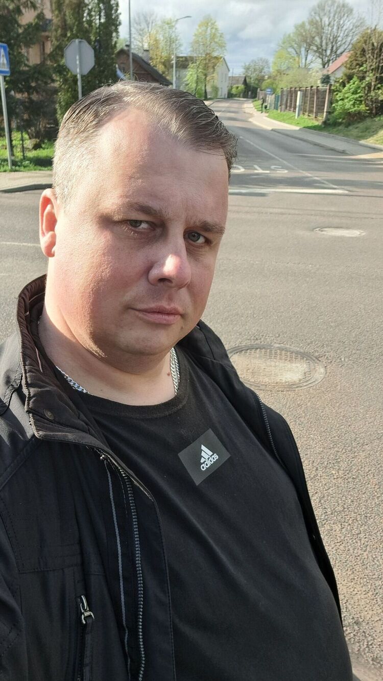  51111107  Nikolais, 42 ,    