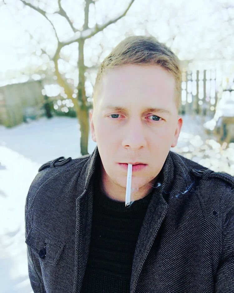  28577937  Pavel, 31 ,    