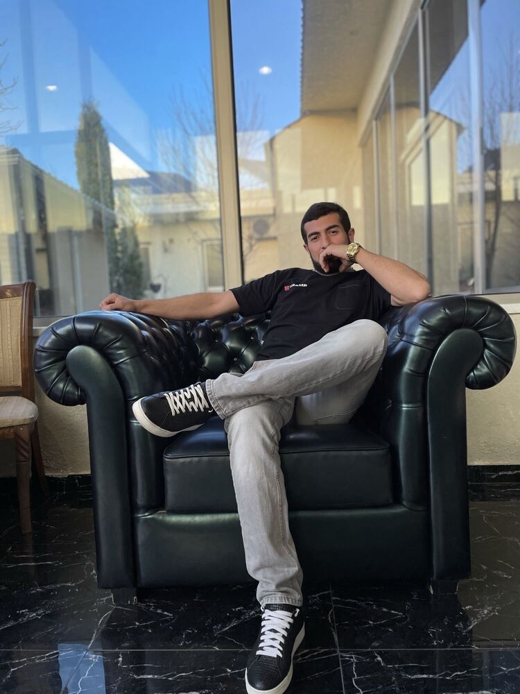  27053967  Narek, 35 ,    