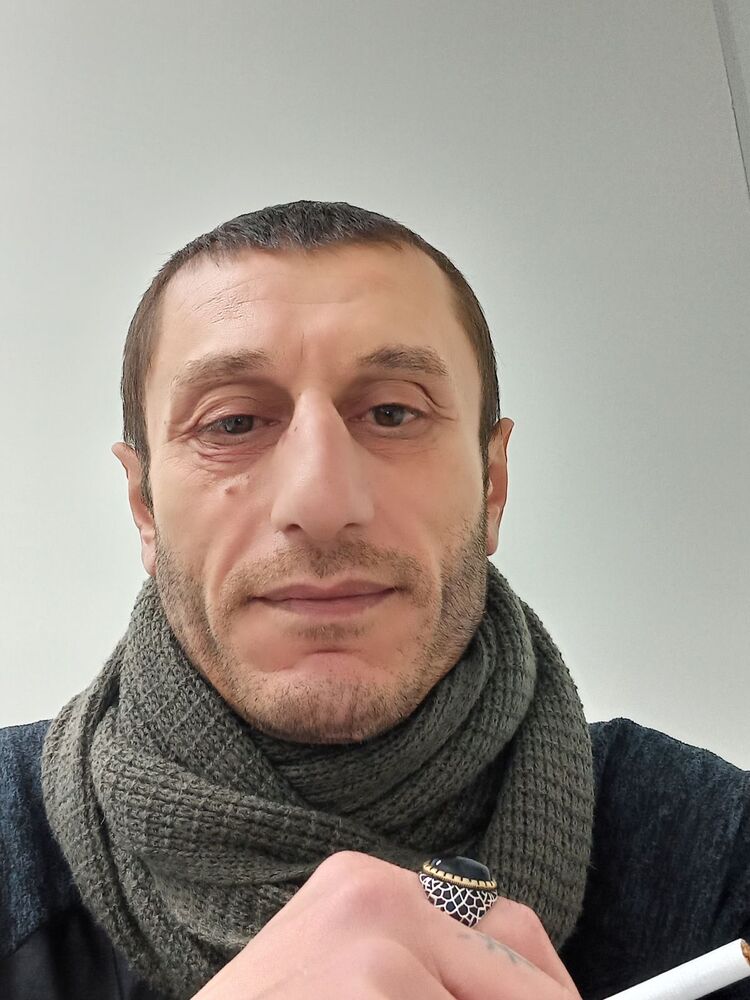  49595017  Niko, 46 ,    