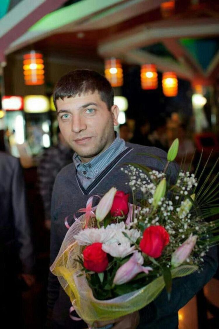  51232377  Hayk, 45 ,    