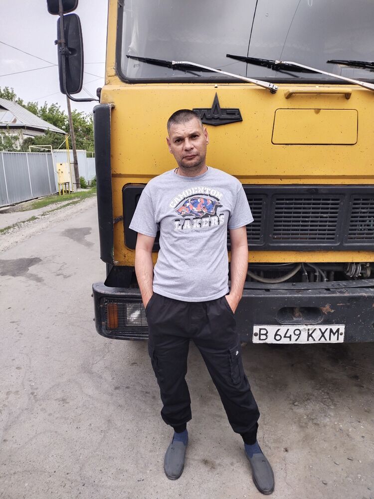  36885027  , 44 ,    