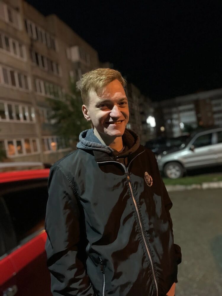  40967357  Grigory, 25 ,     