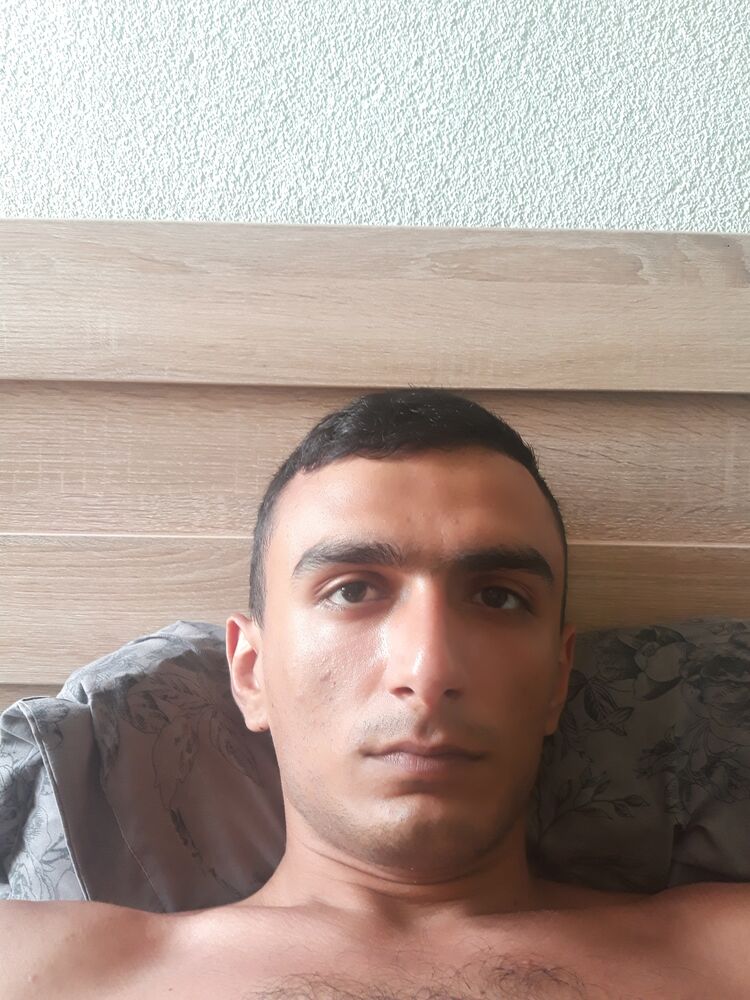  28270897  Robert, 27 ,    