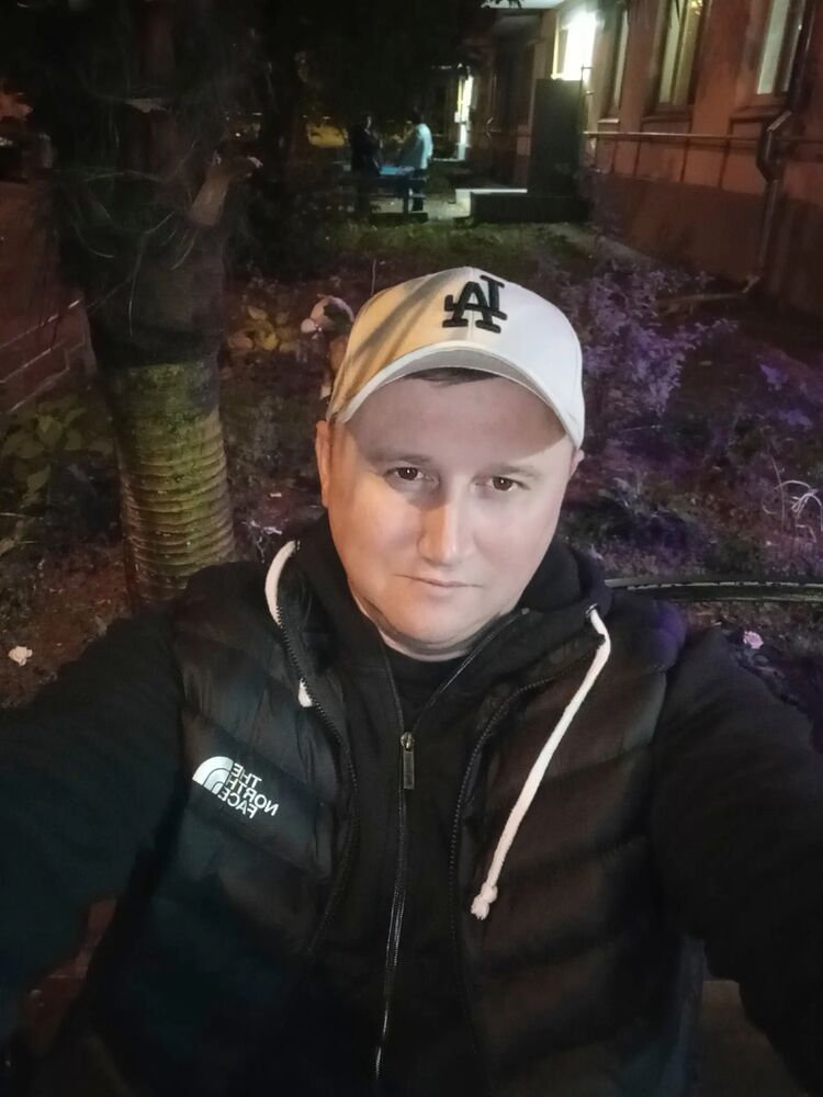  37530537  Andrey, 38 ,    