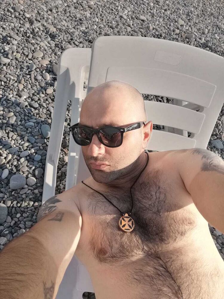  23389407  Dato, 38 ,    