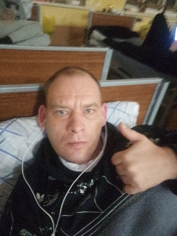 ,   Stas, 32 ,   