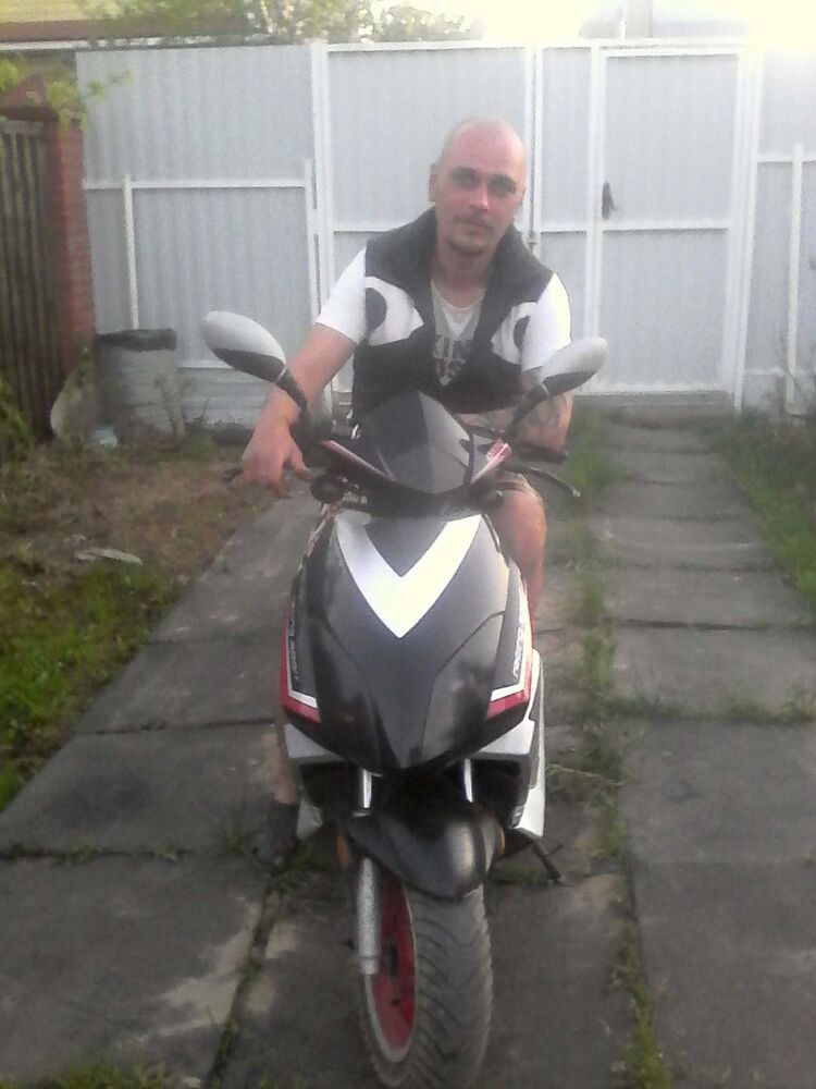  18869167  Konstantin, 41 ,    