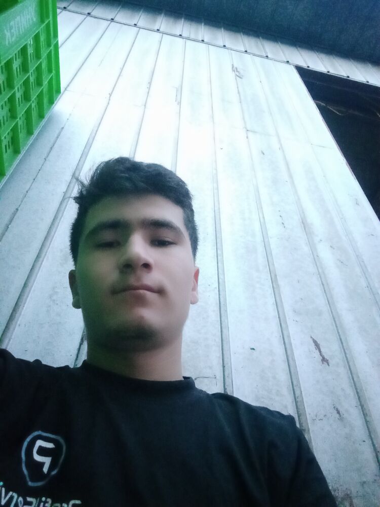  46599857  Radoslav, 25 ,    