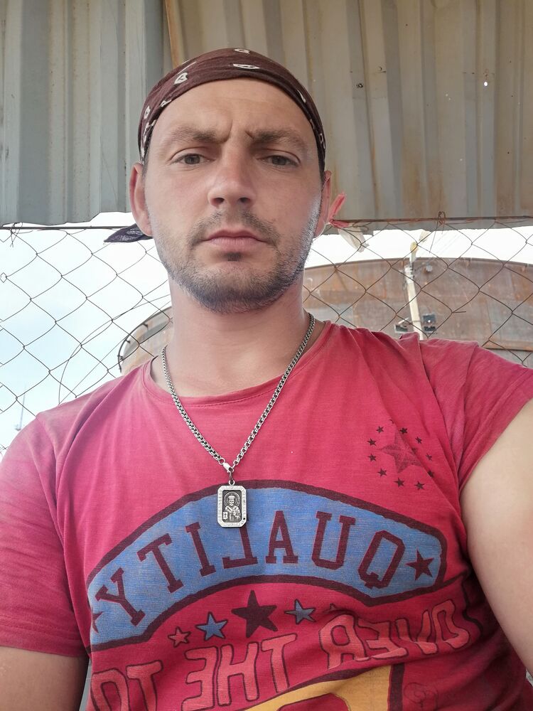  27722927  Viktor, 35 ,    