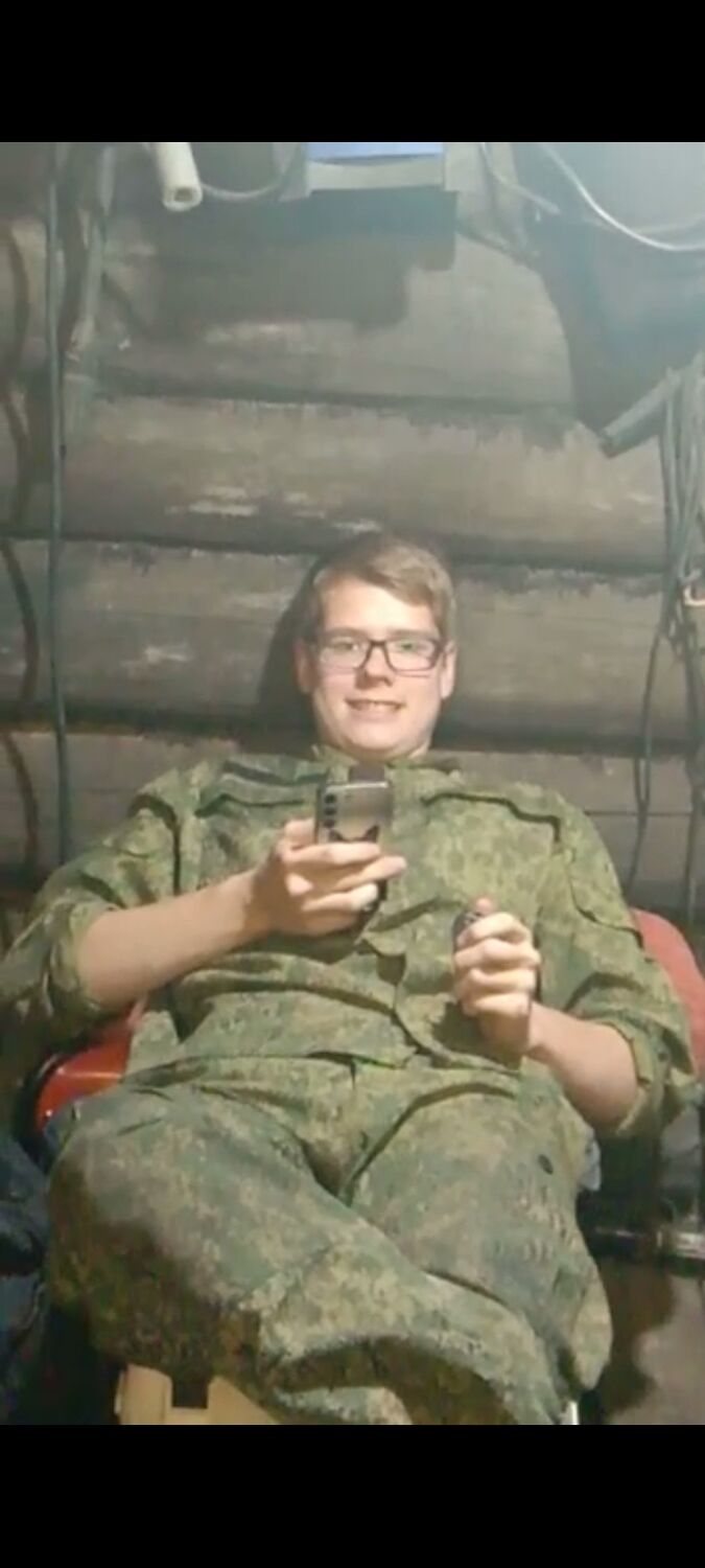  38039747  Ivan, 25 ,    