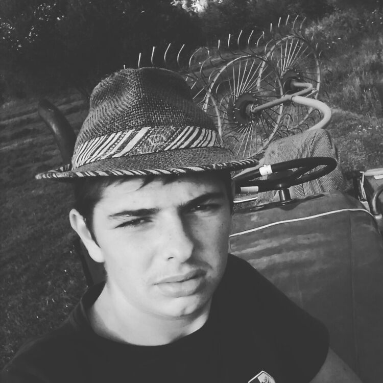  22130267  Vanya Maior, 23 ,    