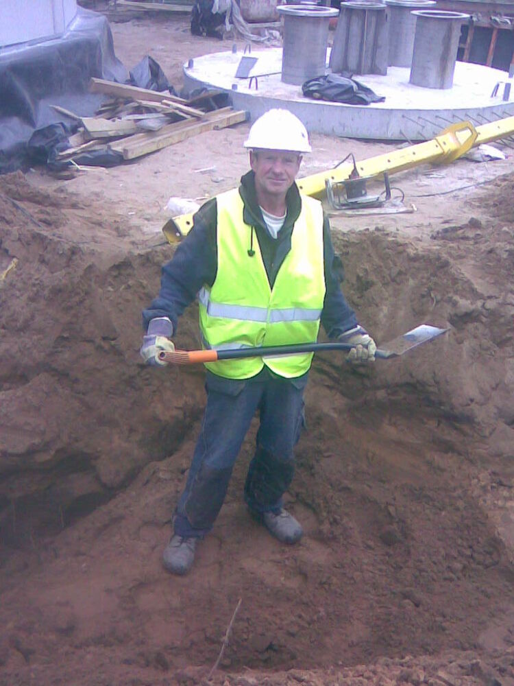  53979297  Feliks, 66 ,    