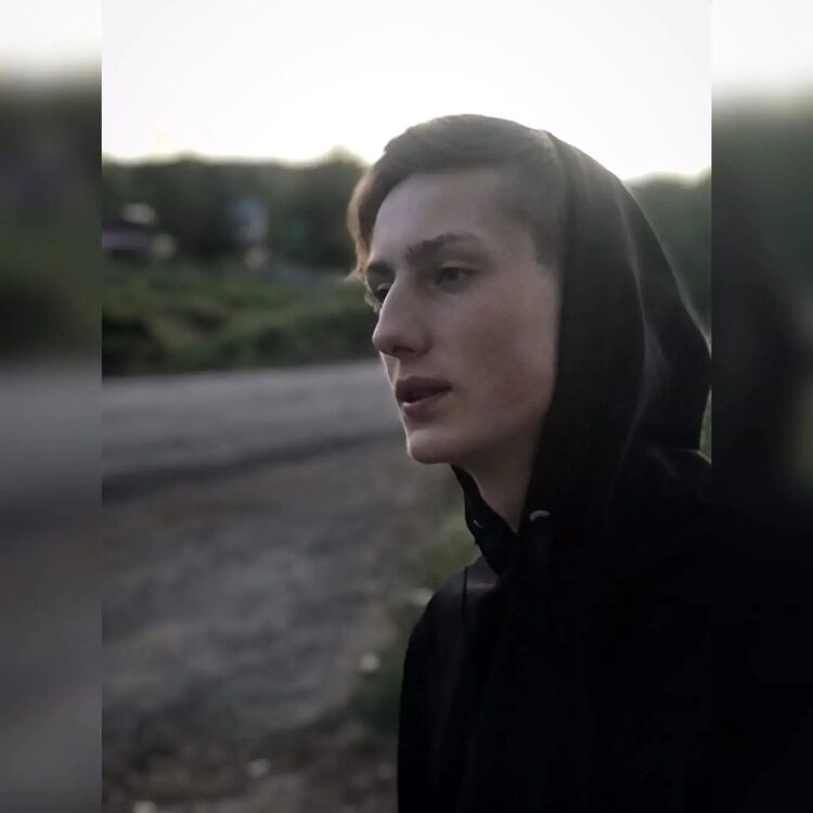  37022077  Viktor, 21 ,    