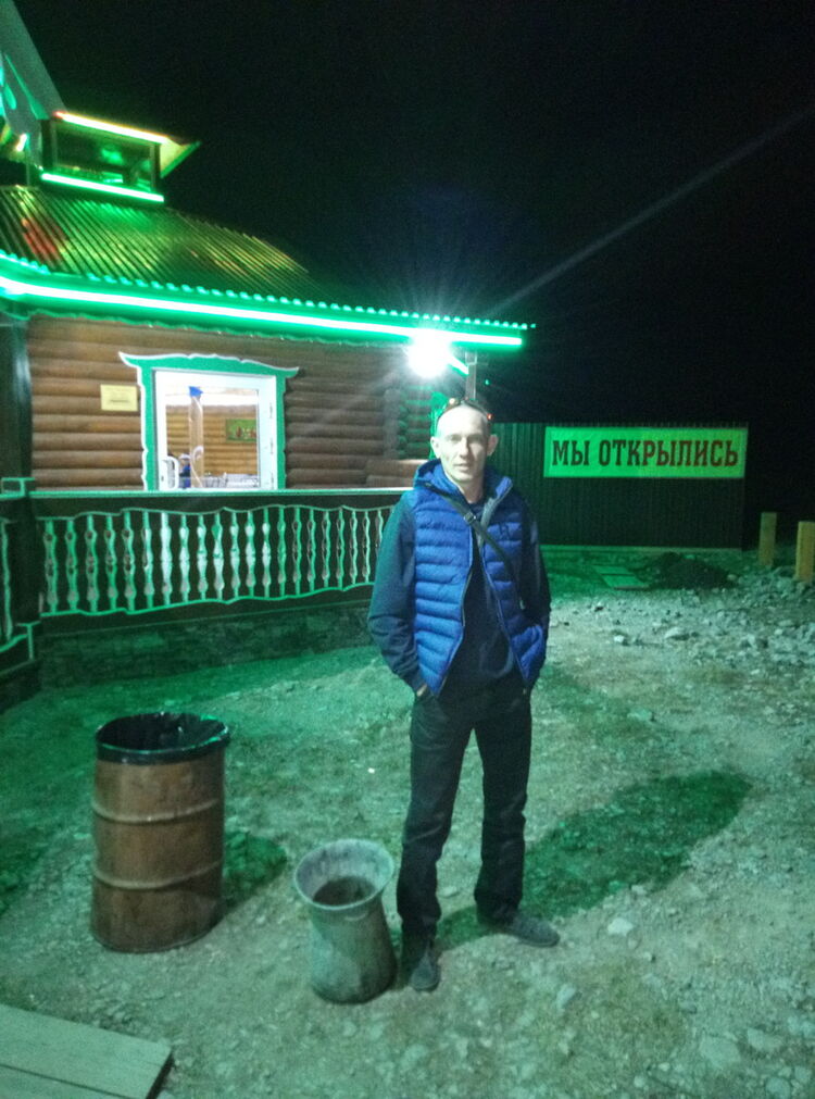  14160697  Viktor, 38 ,    