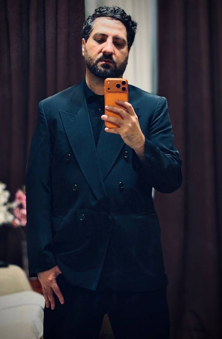  54317977  Rufat, 37 ,    