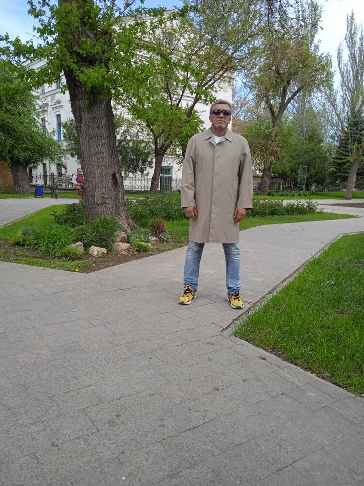  34466957  Viktor, 59 ,    