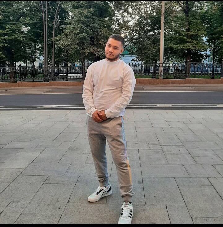  54174637  Melis, 25 ,    