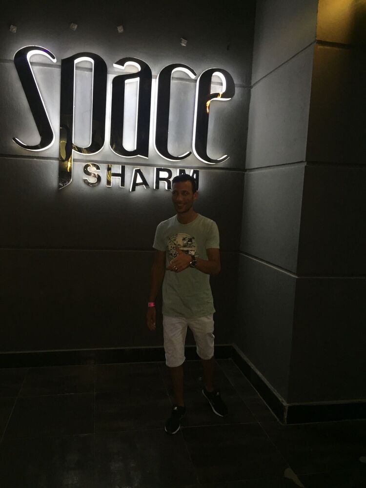  33801807  Ahmed, 36 ,    Al Ghardaqah