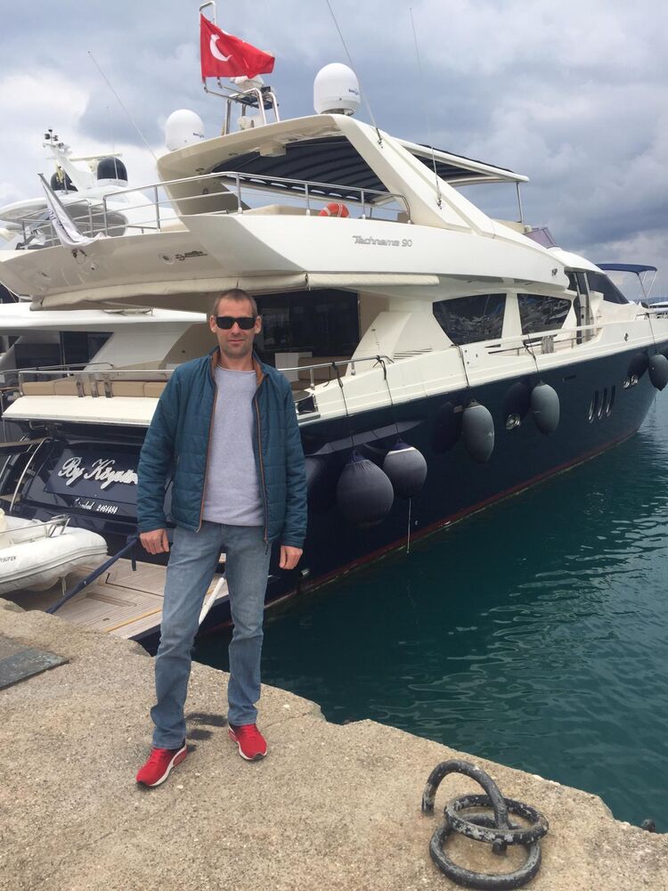  27152797  Aleksandr, 44 ,    
