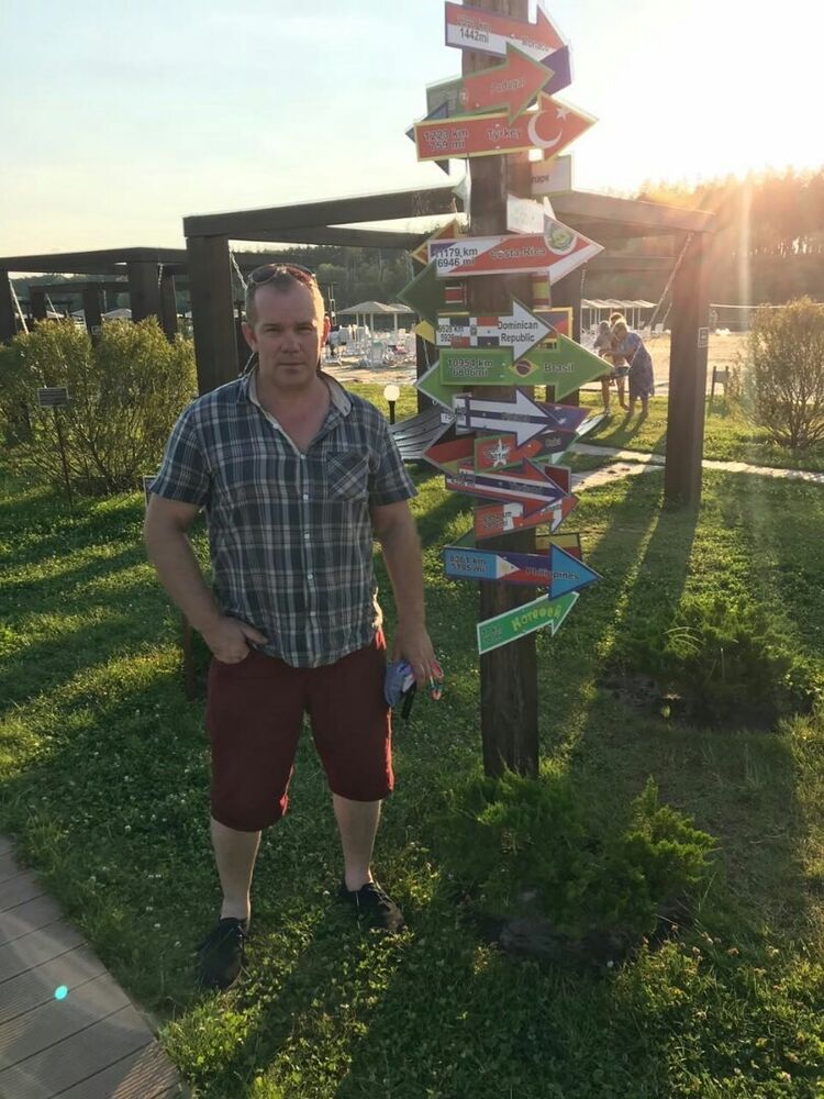  15987037  Dmitril, 52 ,    