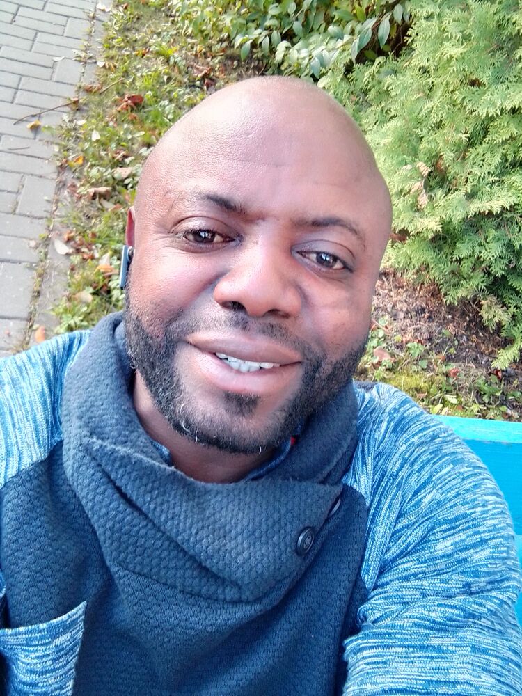  52137167  Martin, 37 ,    