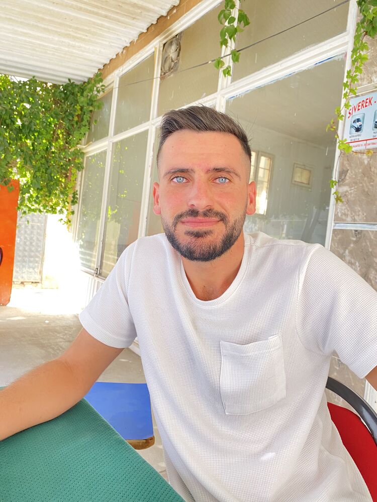  Kusadasi,   Ferhat, 25 ,   ,   