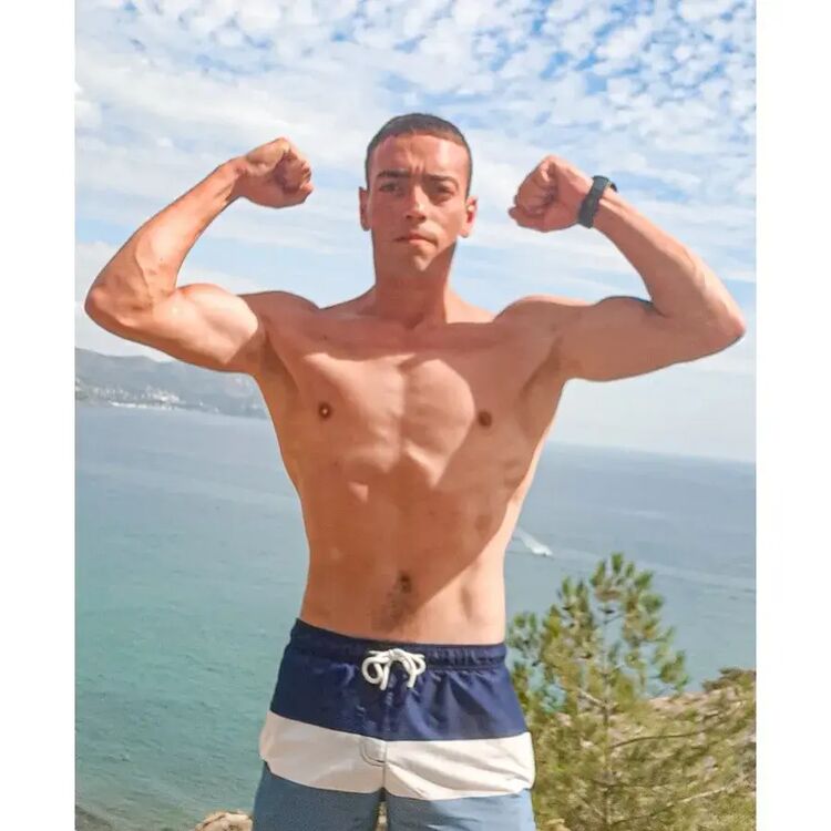  ,   Artur, 33 ,   ,   