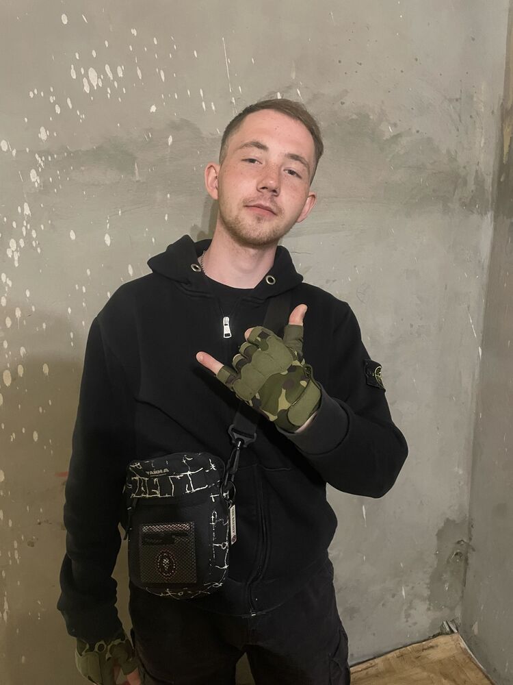  43338977  Vladislav, 20 ,    