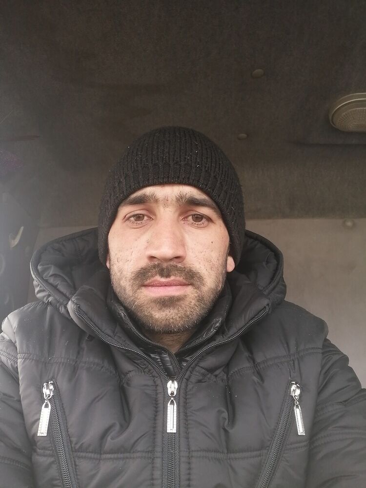  ,   Artur, 37 ,   ,   