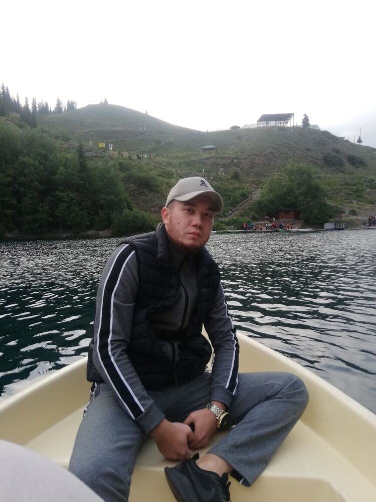  20952867  Adik, 32 ,    