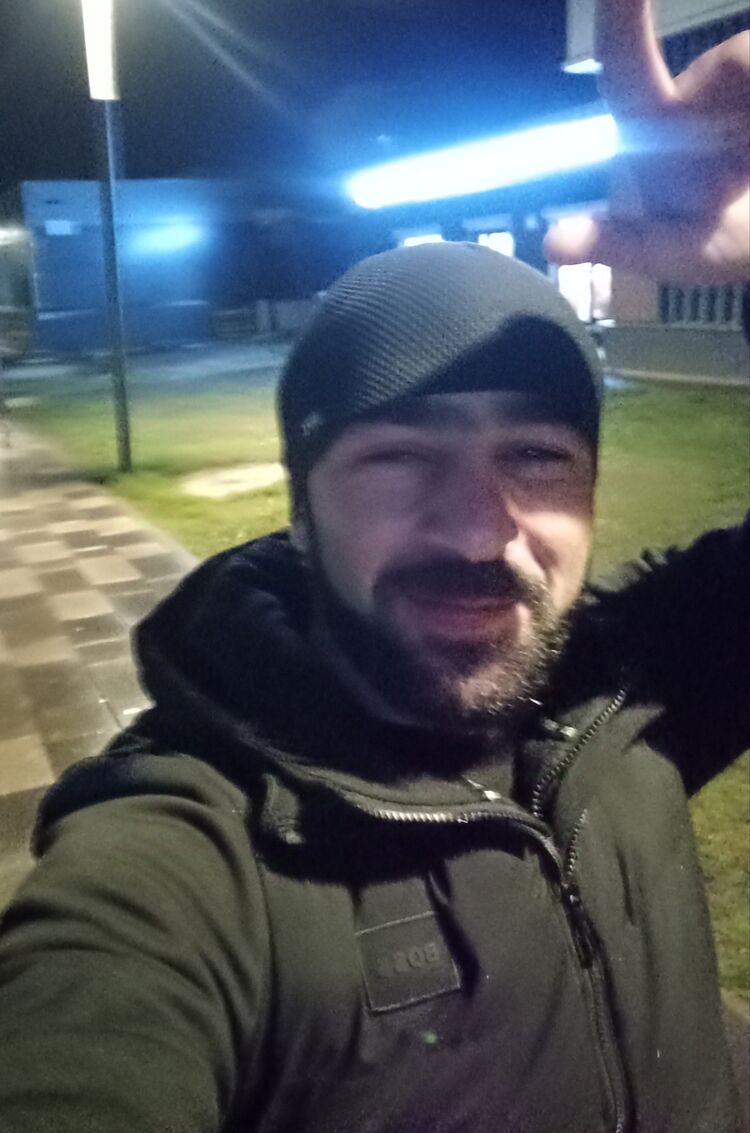  52170077  Bezoyan, 31 ,    