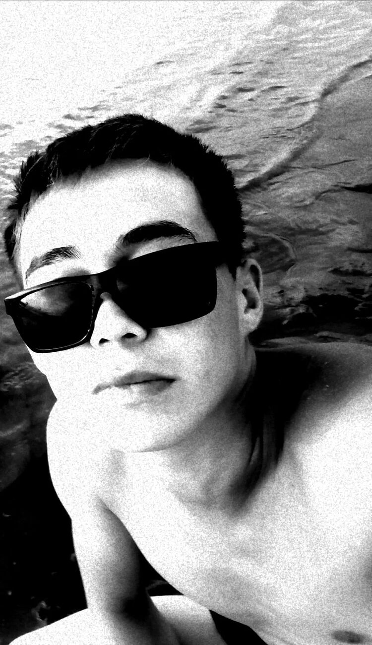  37476867  Daniar, 25 ,    