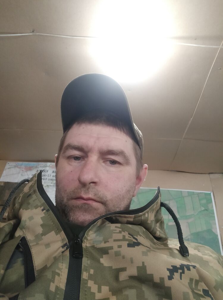  39319517  Slava, 41 ,    