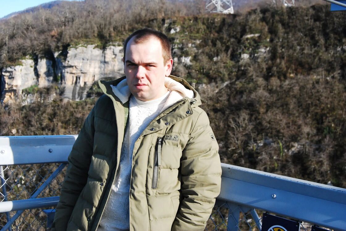  48332167  Alexander, 36 ,    -