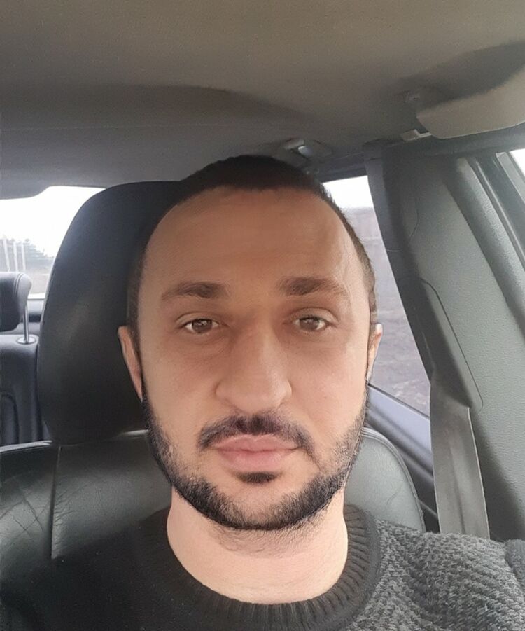  52512827  Sergej, 49 ,    