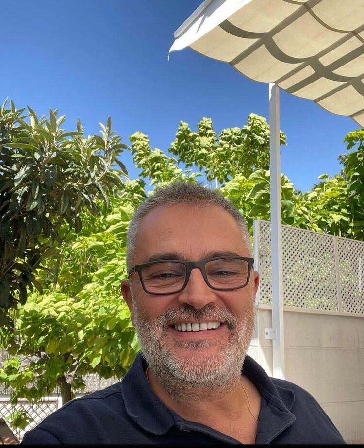  48574707  Paul David, 55 ,    