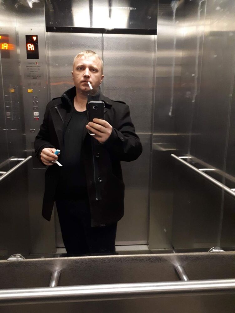  53379727  Anton, 41 ,    