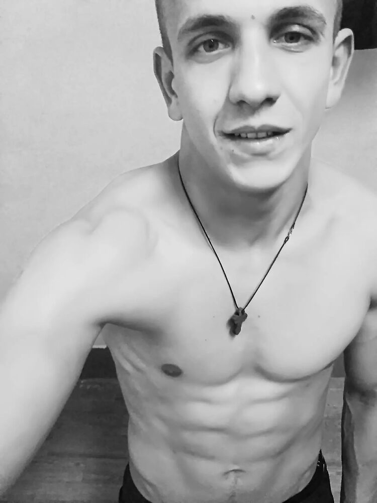  30760157  Anton, 31 ,    